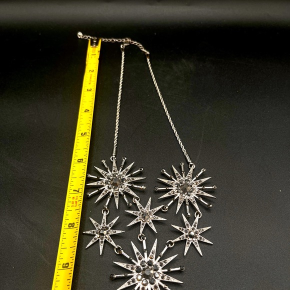 Eight-pointed Starts Fashion statement Necklace with braided chain. - Picture 5 of 5